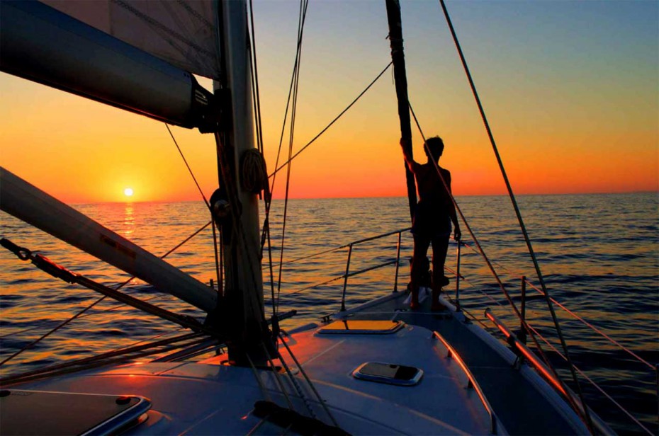 al-tramonto-in-barca-930x616